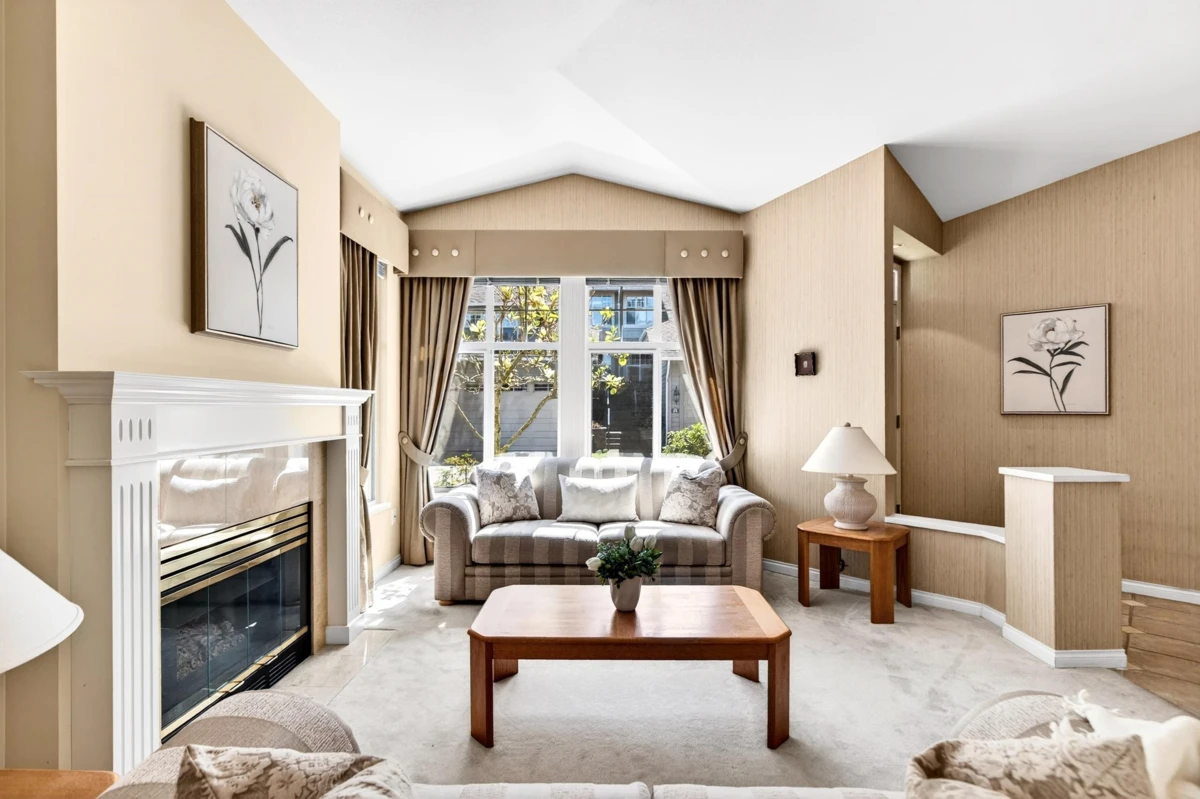 Family Room Photo of 25 15020 27A AVENUE, Surrey BC V4P 2Z9