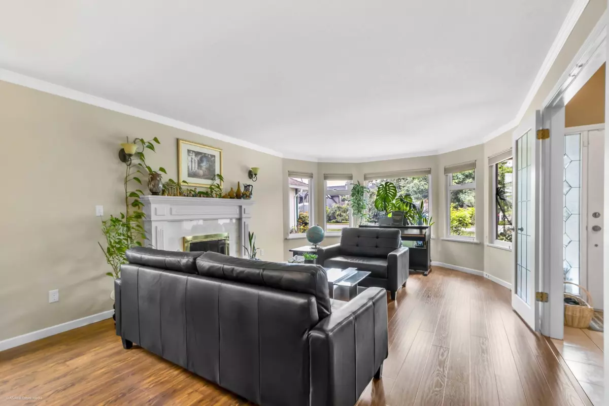 Family Room Photo of 6227 Crescent Place, Delta, BC