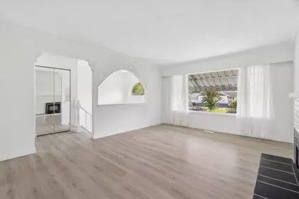Breakfast Nook Photo of 14981 Raven Place, Surrey, BC