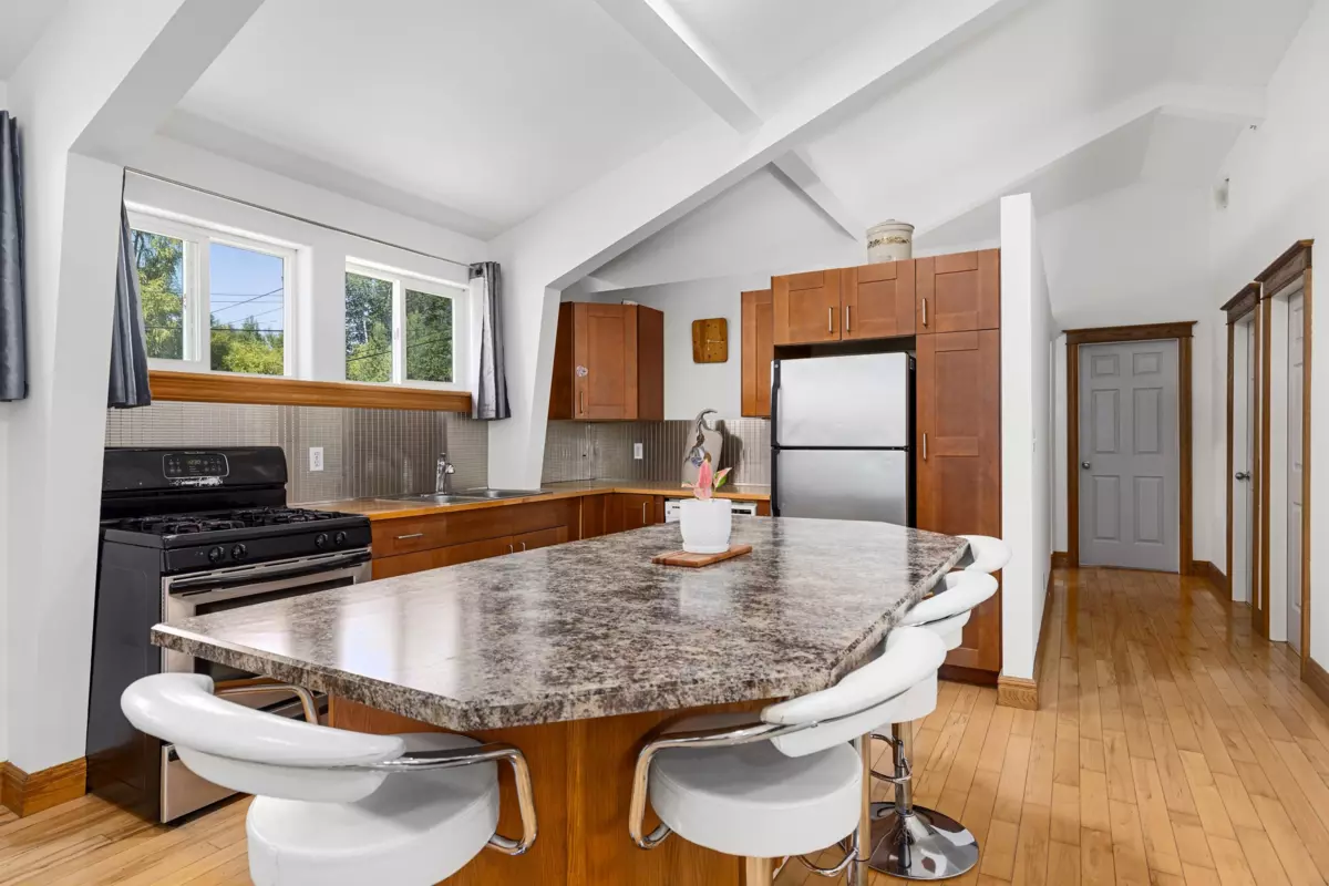 Dining Area Photo of 7596 Taylor Road, Pemberton, BC