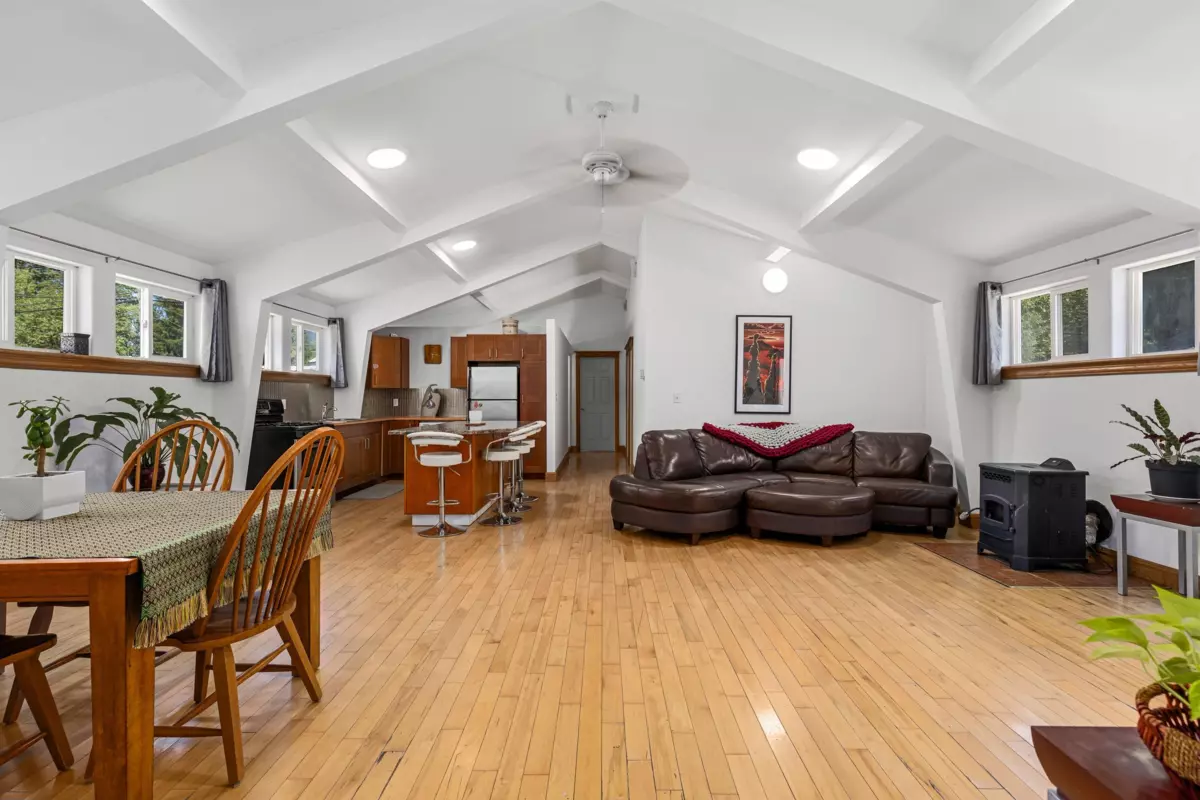 Living Room Photo of 7596 Taylor Road, Pemberton, BC