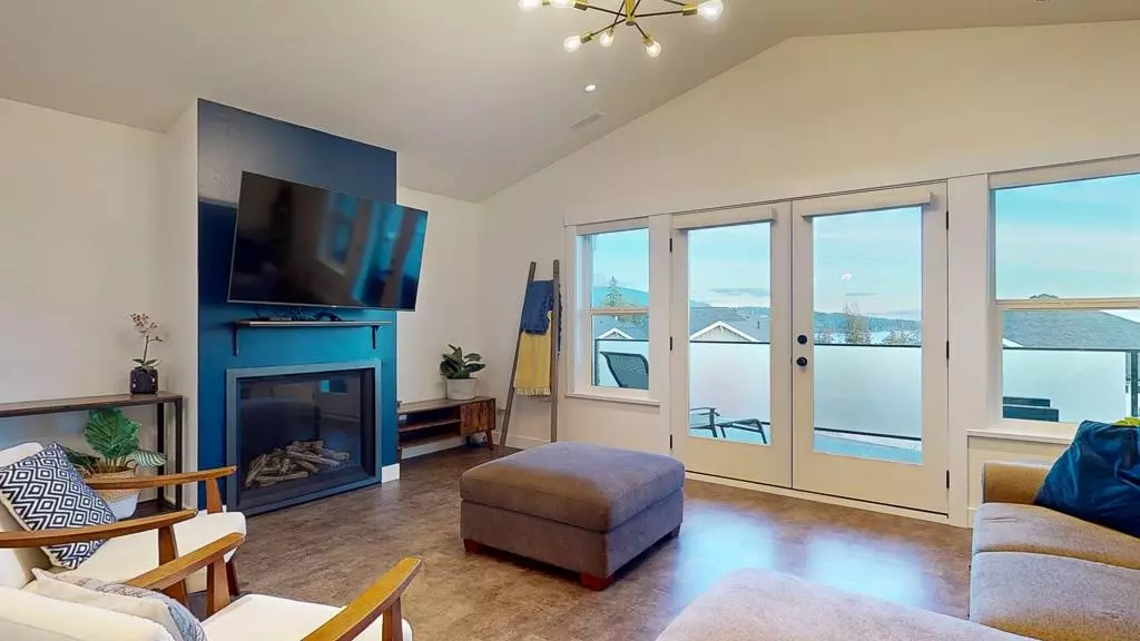 Living Room Photo of 5629 Kingbird Crescent, Sechelt, BC
