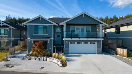 5629 Kingbird Crescent, Sechelt, BC, Sechelt — Single Family Residence for sale