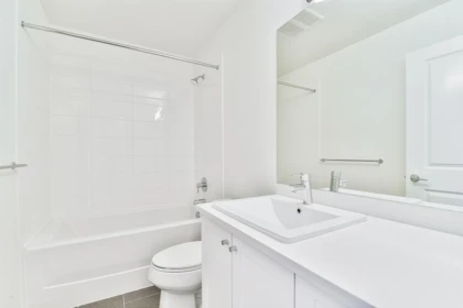 Primary Bathroom Photo of 22 16337 15 Avenue, Surrey, BC