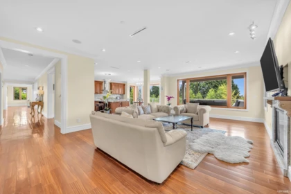 Kitchen Island Photo of 950 Greenwood Road, West Vancouver, BC