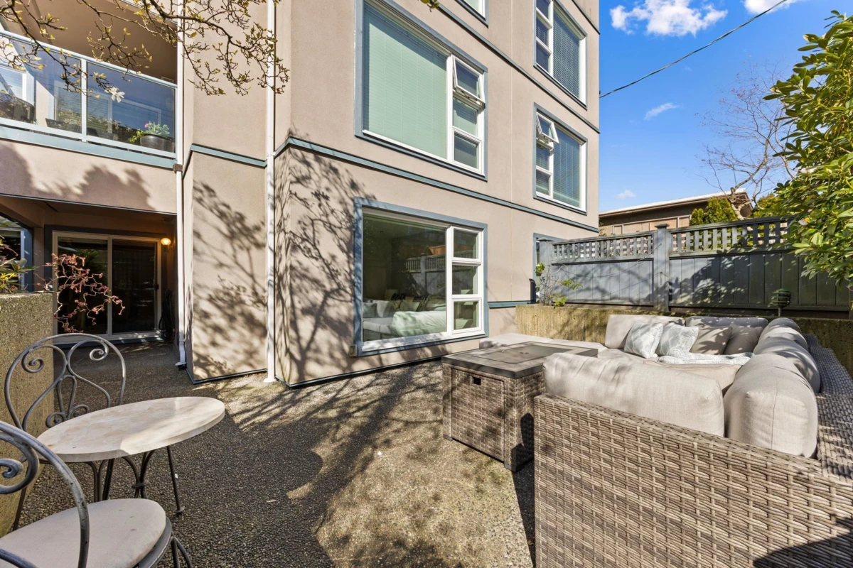 Living Room Photo of 202 2148 W 2nd Avenue, Vancouver, BC