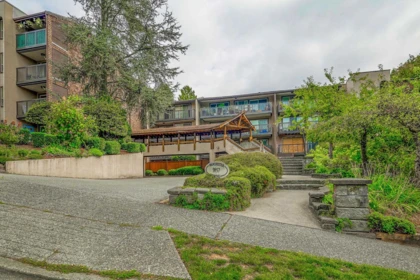 211 9857 Manchester Drive, Burnaby, BC, Burnaby — Apartment/Condo for sale