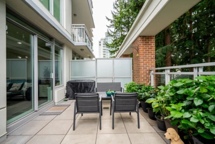 Backyard Photo of 203 15152 Russell Avenue, White Rock, BC