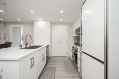 Kitchen Island Photo of 203 15152 Russell Avenue, White Rock, BC