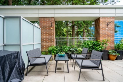 Outdoor Deck Photo of 203 15152 Russell Avenue, White Rock, BC
