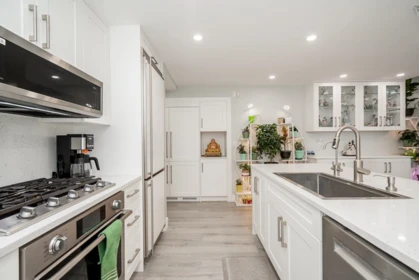 Pantry Photo of 203 15152 Russell Avenue, White Rock, BC
