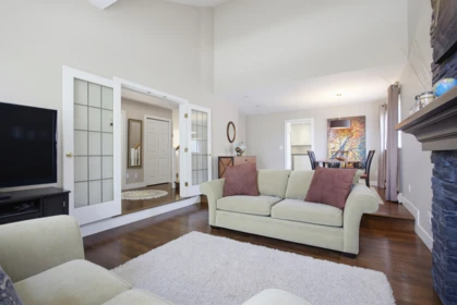 Entry Foyer Photo of 1447 134a Street, Surrey, BC