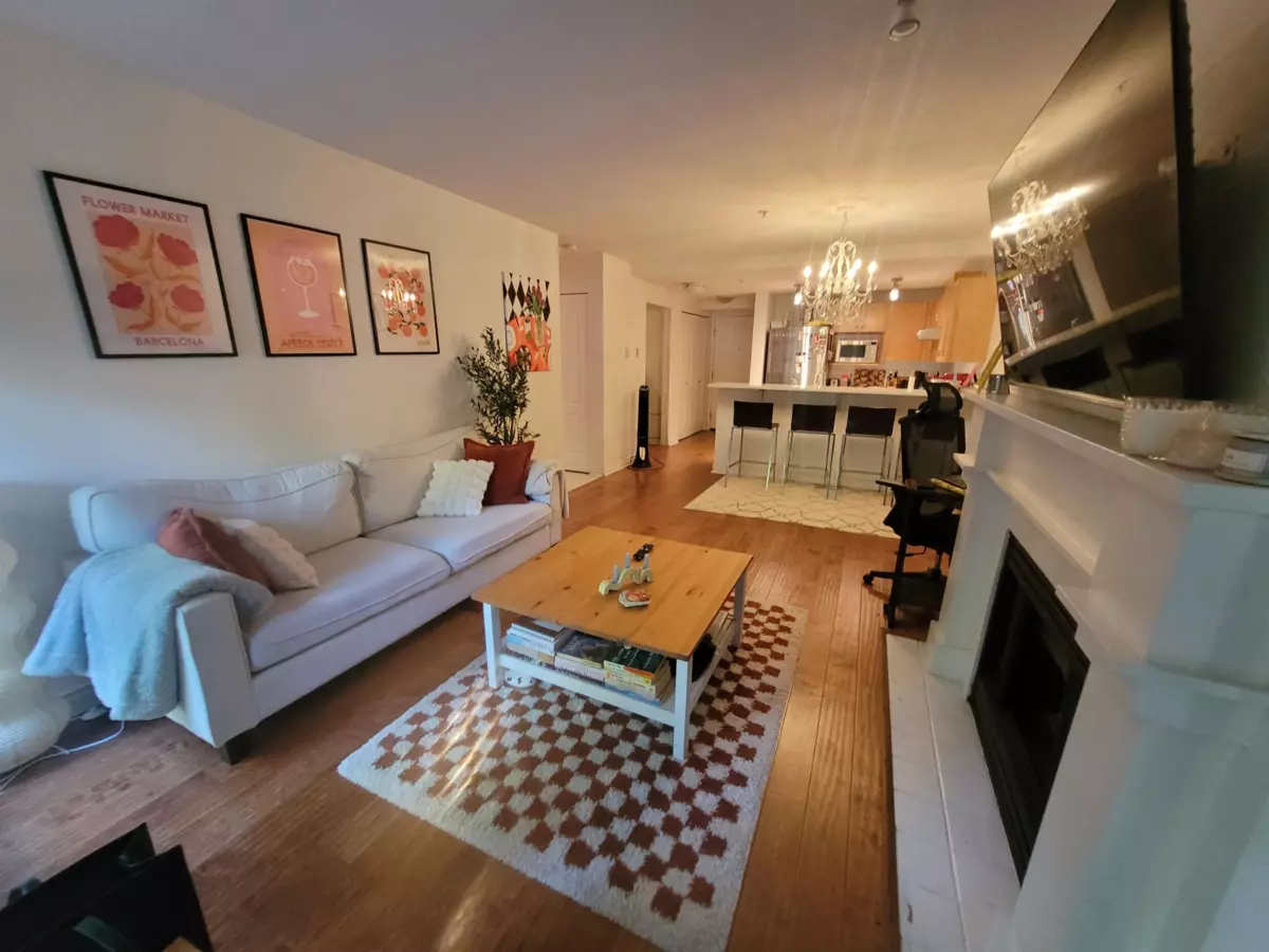 Family Room Photo of 3068 W 4th Avenue, Vancouver, BC