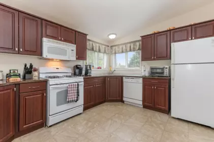 Kitchen Island Photo of 41725 Hare Avenue, Yarrow, BC