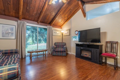Kitchen Photo of 10821 N Popkum Road, Rosedale, BC