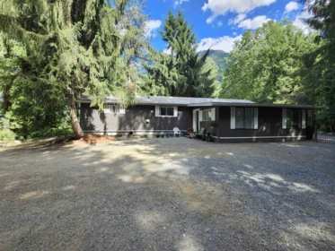 10821 N Popkum Road, Rosedale, BC, Rosedale — Single Family Residence for sale