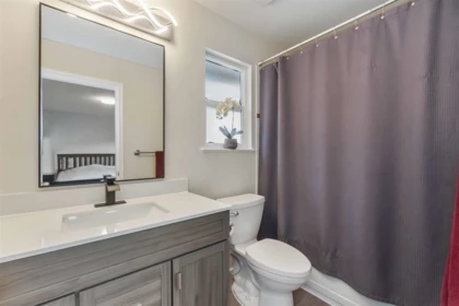 Entry Foyer Photo of 18476 66a Avenue, Surrey, BC