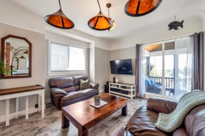 Kitchen Island Photo of 32857 3rd Avenue, Mission, BC