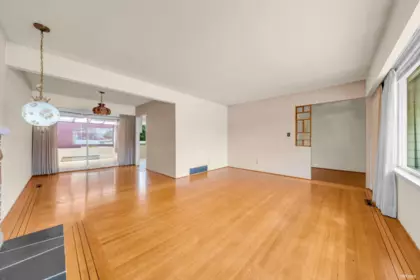 6730 6th Street, Burnaby, BC, Burnaby — Single Family Residence for sale