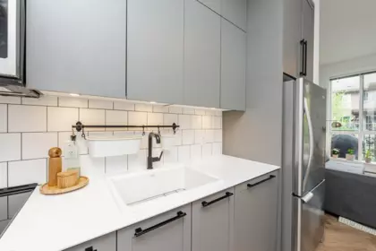 Kitchen Photo of 202 14968 101a Avenue, Surrey, BC