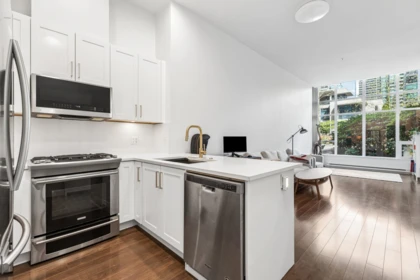 101 2077 Rosser Avenue, Burnaby, BC, Burnaby — Apartment/Condo for sale