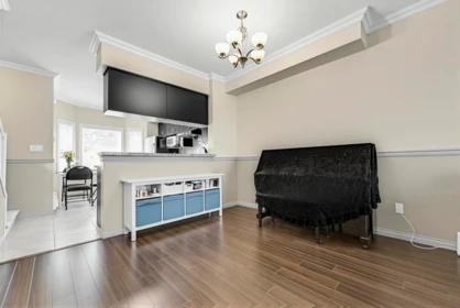 Kitchen Island Photo of 27 9451 Granville Avenue, Richmond, BC