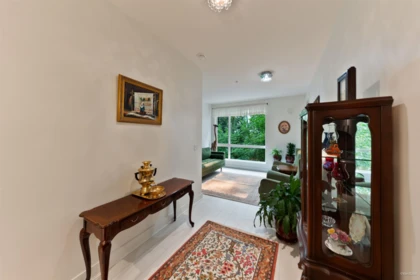 Kitchen Island Photo of 205 733 W 3rd Street, North Vancouver, BC