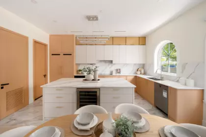 Breakfast Nook Photo of 1 4503 W 15th Avenue, Vancouver, BC
