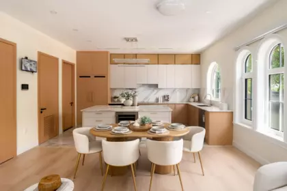 Kitchen Island Photo of 1 4503 W 15th Avenue, Vancouver, BC