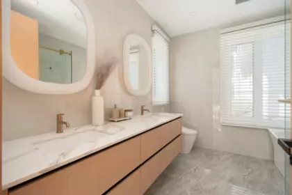 Mudroom Photo of 1 4503 W 15th Avenue, Vancouver, BC