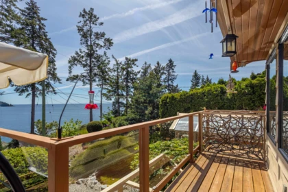 7065 Dale Road, Sechelt, BC, Sechelt — Single Family Residence for sale