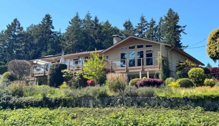 Living Room Photo of 7065 Dale Road, Sechelt, BC