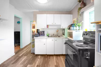Kitchen Island Photo of 942 Lee Street, White Rock, BC