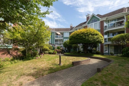 Garden / Landscaping Photo of 208 1695 Augusta Avenue, Burnaby, BC