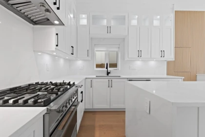 Kitchen Island Photo of 1 4463 Walden Street, Vancouver, BC