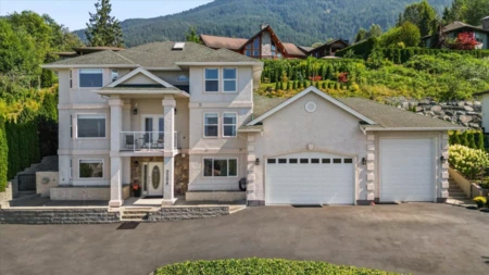 7304 Mount Thurston Drive, Chilliwack, BC, Chilliwack — Single Family Residence for sale