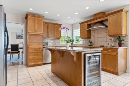 Kitchen Island Photo of 7304 Mount Thurston Drive, Chilliwack, BC