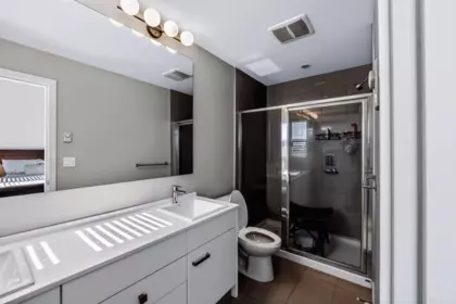 Guest Bathroom Photo of 2 1938 North Parallel Road, Abbotsford, BC