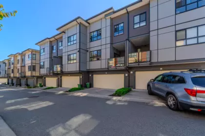 Outdoor Patio Photo of 2 1938 North Parallel Road, Abbotsford, BC
