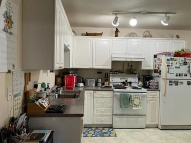 Kitchen Island Photo of 15622 Thrift Avenue, White Rock, BC