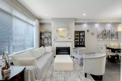 Kitchen Island Photo of 2472 164 Street, Surrey, BC