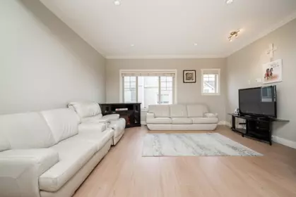 Kitchen Island Photo of 15 19097 64 Avenue, Surrey, BC