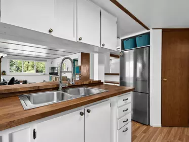 Kitchen Island Photo of 473 Raindance Crescent, West Vancouver, BC