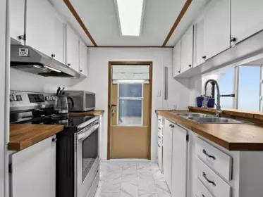 Kitchen Photo of 473 Raindance Crescent, West Vancouver, BC