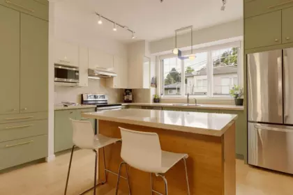 Kitchen Island Photo of 3882 Welwyn Street, Vancouver, BC