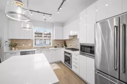 Kitchen Island Photo of 149 3500 Burke Village Promenade, Coquitlam, BC