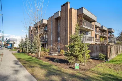 Hallway Photo of 205 3264 Oak Street, Vancouver, BC