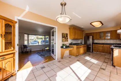 Kitchen Island Photo of 2094 Viewlynn Drive, North Vancouver, BC