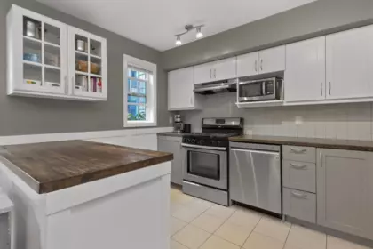 Kitchen Island Photo of 30 1204 Main Street, Squamish, BC