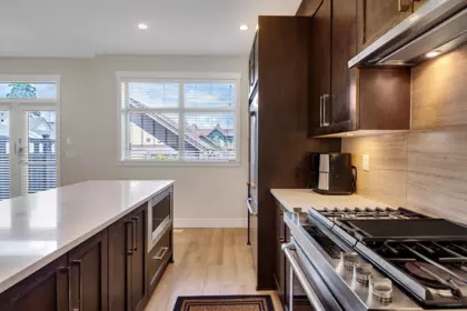Kitchen Island Photo of 16439 24 Avenue, Surrey, BC